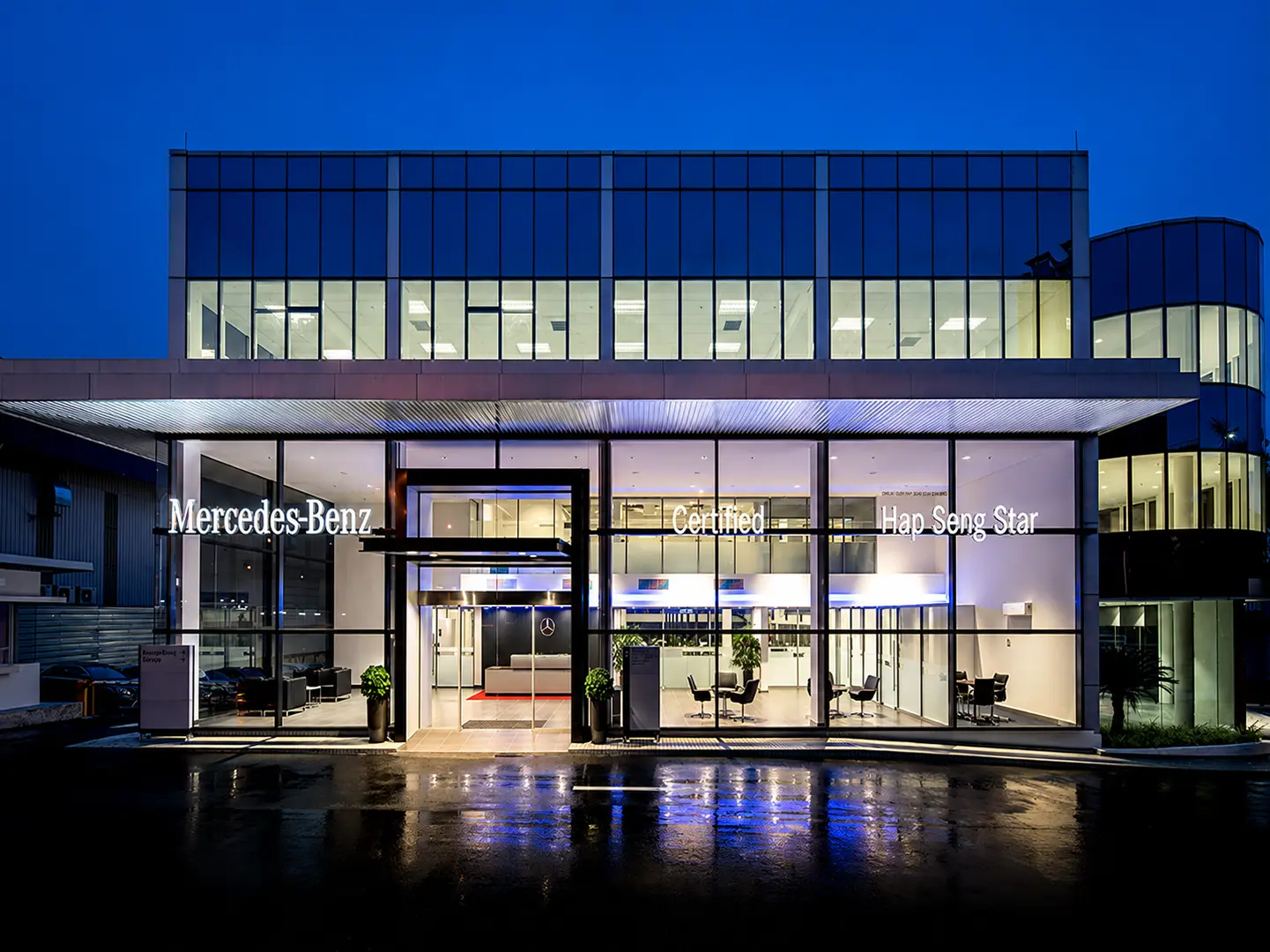 Mercedes Showroom